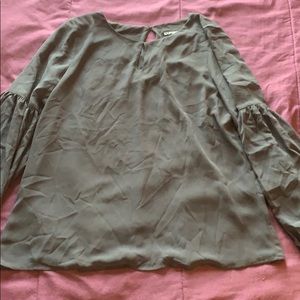 Size Large puffy sleeved blouse